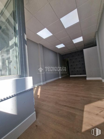 Local en venta en Calle Vía Carpetana, Carabanchel, Madrid, 28047 con lámpara, ventana, accesorio, madera, interiorismo, hall, edificio, suelos, suelo y sombra alrededor