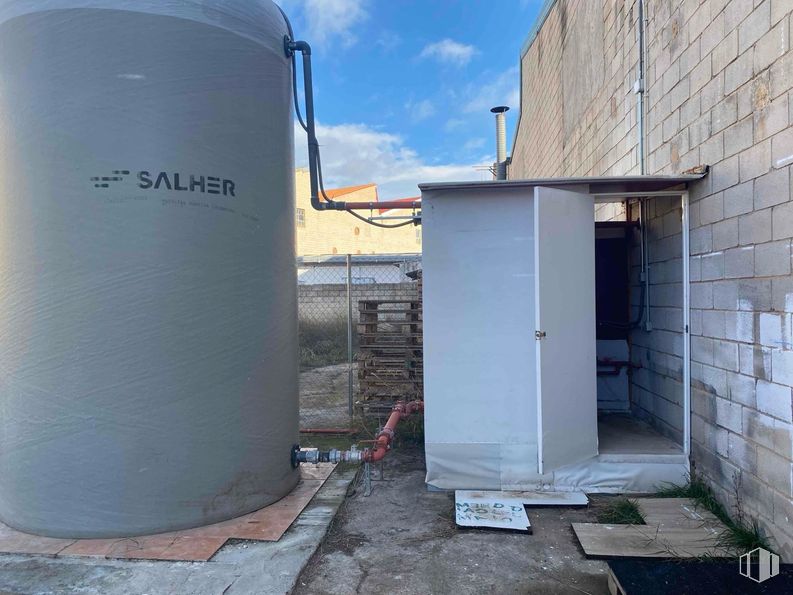 Nave en alquiler en Zona industrial, Torrejón de Ardoz, Madrid, 28850 con tanque de almacenamiento, depósito de agua, material compuesto, cilindro, metal, máquina, hormigón, silo, acero y aluminio alrededor