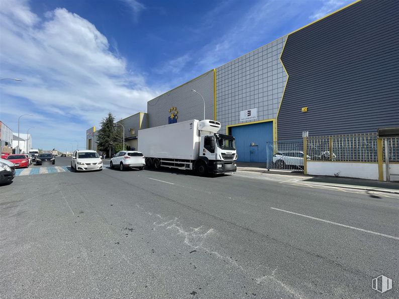 Industrial for rent at Polígono Industrial San Isidro, Seseña, Toledo, 45223 with truck, car, building, sky, wheel, cloud, tire, vehicle, motor vehicle and automotive lighting around