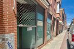 Retail for rent at Calle Humera, Fuenlabrada, Madrid, 28945 with car, property, building, automotive tail & brake light, vehicle registration plate, brick, window, brickwork, road surface and wood around