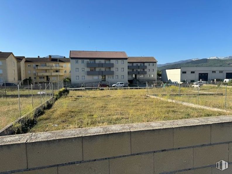 Suelo en venta en Avenida Francisco Mateos Rodríguez, El Barco de Ávila, Ávila, 05600 con edificio, cielo, lote de terreno, ventana, hierba, zona residencial, diseño urbano, planta, inmobiliario y paisaje alrededor