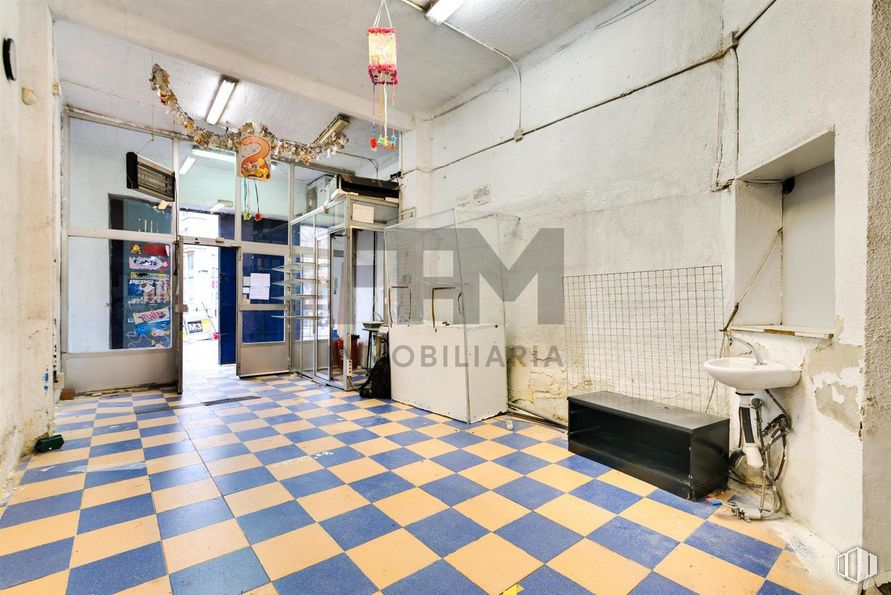 Local en venta en Zona Bravo Murillo, Tetuán, Madrid, 28039 con alumbrado, lámpara, suelo de baldosas, hall, suelos, interiorismo, suelo, arte, sala de estar y techo alrededor