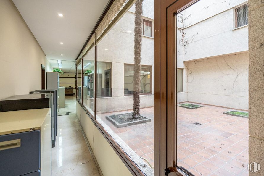 Oficina en venta en Zona Auditorio, Las Rozas de Madrid, Madrid, 28230 con ventana, suelos, suelo, interiorismo, techo, apartamento, material compuesto, suelo de baldosas, vidrio y iluminación natural alrededor