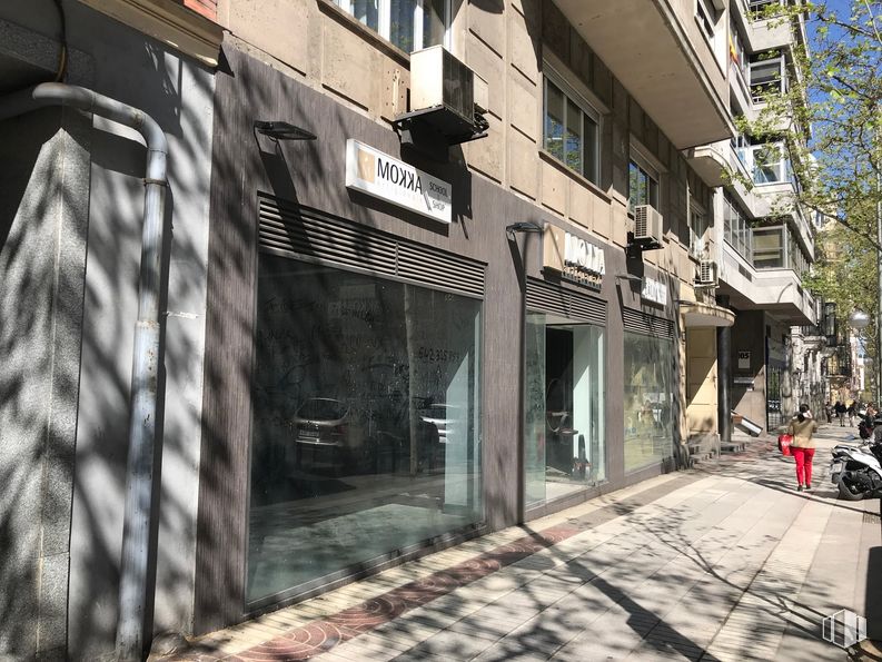 Local en alquiler y venta en Calle Velázquez, Salamanca, Madrid, 28006 con edificio, ventana, superficie de la carretera, infraestructura, arquitectura, barrio, pared, acera, callejón y ciudad alrededor