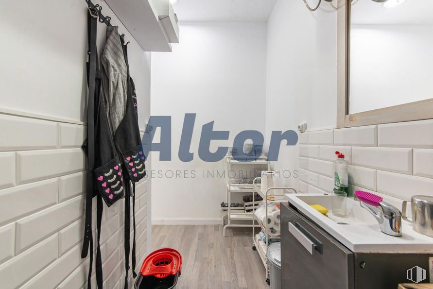 Local en alquiler y venta en Calle Fray Luis De León, Arganzuela, Madrid, 28012 con suelos, suelo, habitación, techo, apartamento, ebanistería, suelos de madera, aluminio, cajón y suelo laminado alrededor