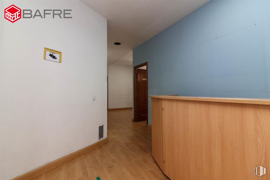 Local en venta en Casco antiguo, San Sebastián de los Reyes, Madrid, 28700 con puerta, madera, accesorio, suelos, suelo, pintura, tinte para madera, madera dura, techo y contrachapado alrededor