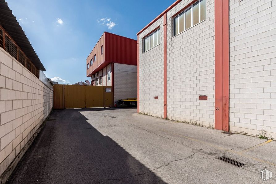 Nave en venta en Zona industrial Coslada, Coslada, Madrid, 28820 con ventana, edificio, casa, cielo, nube, albañilería, ladrillo, asfalto, superficie de carretera y línea alrededor