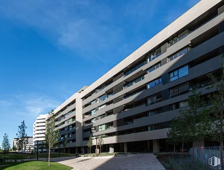 Local en alquiler en Calle Anna Frank, 21, Vicálvaro, Madrid, 28052 con edificio, ventana, cielo, nube, planta, bloque de pisos, diseño urbano, árbol, edificio comercial y condominio alrededor