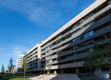 Retail for rent at Calle Anna Frank, 21, Vicálvaro, Madrid, 28052 with building, window, sky, cloud, plant, tower block, urban design, tree, commercial building and condominium around