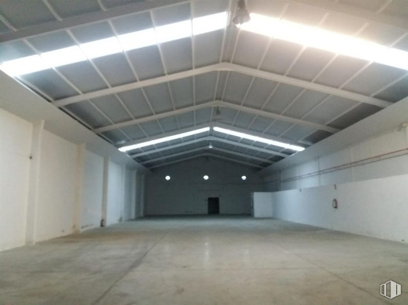 Nave en venta en Zona industrial Arganda, Arganda del Rey, Madrid, 28500 con alumbrado, edificio, accesorio, suelo, material compuesto, suelos, techo, hormigón, gas y simetría alrededor