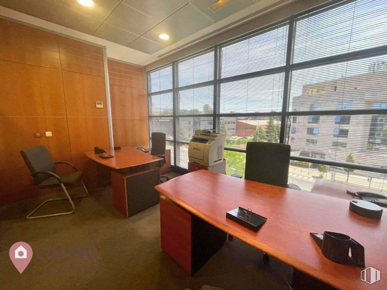 Office for rent at Zona Valdelacasa, Alcobendas, Madrid, 28108 with chair, desk, window, table, property, furniture, building, wood, interior design and office chair around