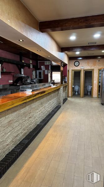 Retail for sale at Calle Ricardo de la Vega, Móstoles, Madrid, 28932 with flooring, wood, floor, interior design, ceiling, wood stain, countertop, hardwood, restaurant and varnish around