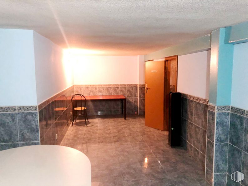 Local en venta en Calle Pablo Picasso, Coslada, Madrid, 28820 con puerta, propiedad, edificio, madera, pasillo, piso, pavimentos, casa, techo y madera alrededor