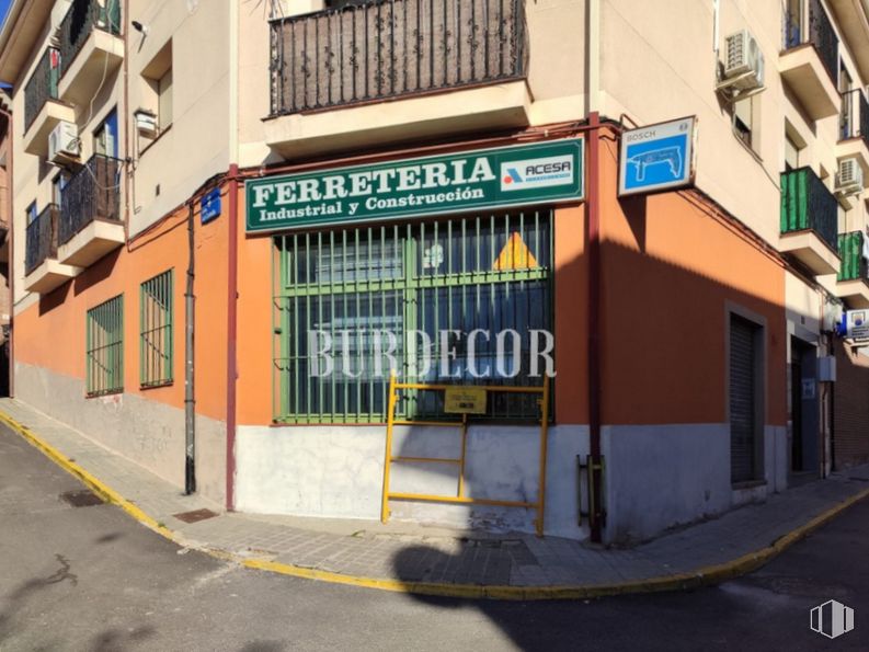 Local en alquiler en Zona centro, Moraleja de Enmedio, Madrid, 28950 con edificio, ventana, casa, diseño urbano, fachada, ciudad, carretera, acera, asfalto y uso mixto alrededor