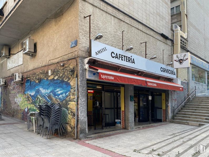 Local en venta en Plaza Brasil, Alcorcón, Madrid, 28921 con propiedad, edificio, barrio, ventana, fachada, inmobiliario, carretera, ciudad, uso mixto y acera alrededor