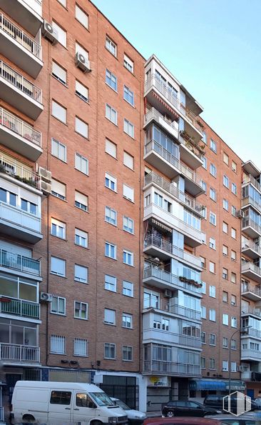 Local en alquiler y venta en Calle Polvoranca, 29, Alcorcón, Madrid, 28921 con camioneta, edificio, vehículo terrestre, coche, cielo, vehículo, ventana, día, propiedad y rueda alrededor