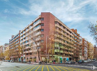 Oficina en alquiler en Paseo General Martínez Campos, 46, Chamberí, Madrid, 28010 con edificio, nube, cielo, propiedad, infraestructura, bloque de torres, ventana, arquitectura, árbol y diseño urbano alrededor