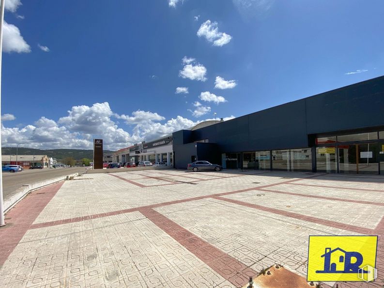 Industrial for sale & for rent at Avenida Cruz Roja Española, Cuenca, 16002 with building, cloud, sky, road surface, asphalt, shade, urban design, road, landscape and facade around