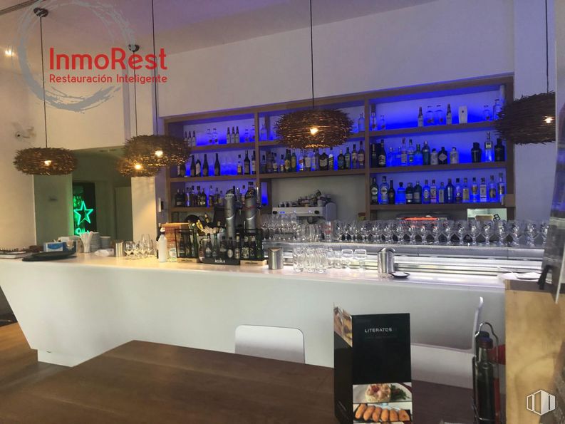 Retail for rent at Zona Tres Cantos, Tres Cantos, Madrid, 28760 with lighting, packaged goods, automotive design, eyewear, barware, display case, retail, table, ceiling and shelf around