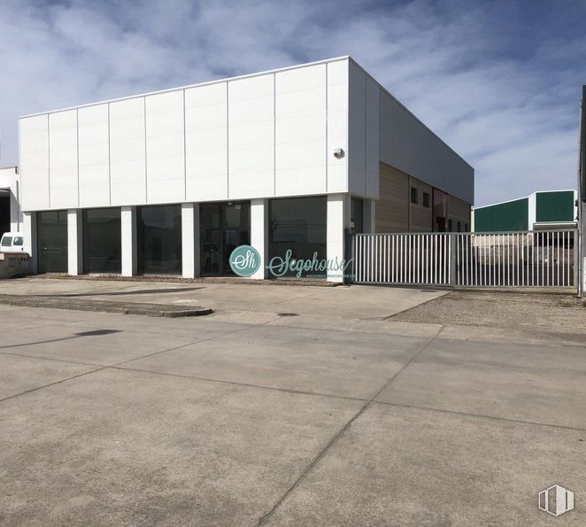 Nave en venta en Polígono industrial Cantalejo, Cantalejo, Segovia, 40320 con edificio, cielo, nube, asfalto, edificio comercial, material compuesto, fachada, ciudad, gas y hormigón alrededor