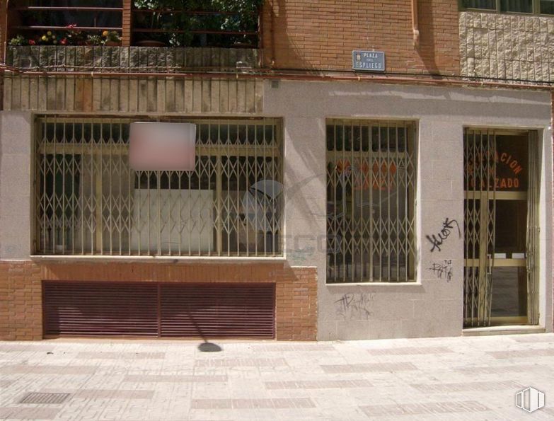 Local en alquiler en Zona céntrica, Cuenca, 16004 con ventana, puerta, edificio, madera, ladrillo, fachada, diseño urbano, albañilería, suelo y ciudad alrededor