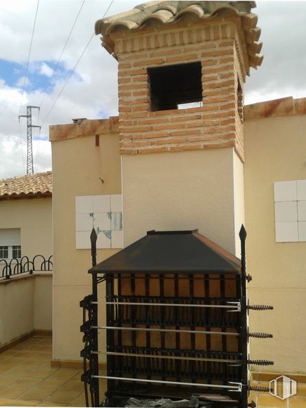 Local en venta en Calle de La Mancha, 2, Ontígola, Toledo, 45340 con ventana, propiedad, cielo, edificio, nube, arquitectura, madera, línea, pared y área residencial alrededor