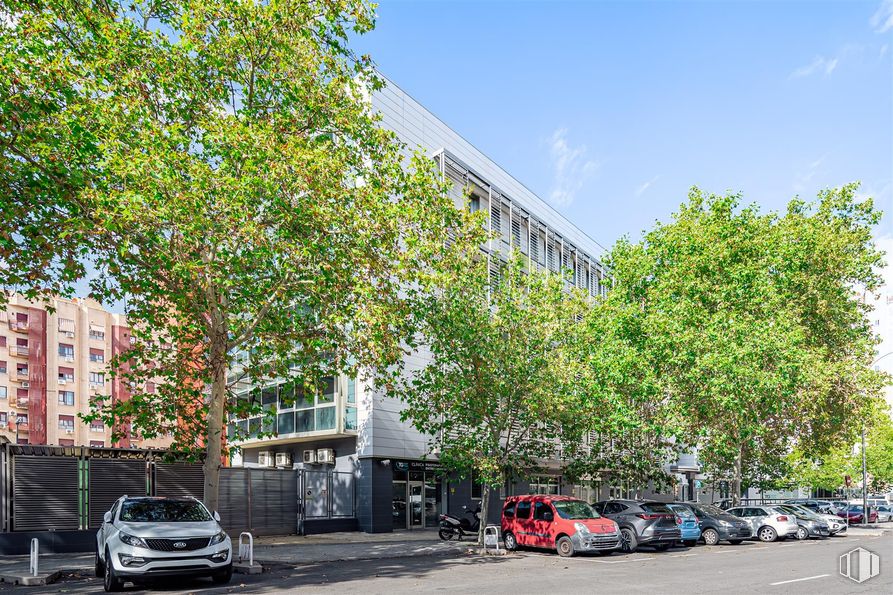 Oficina en alquiler en Calle Golfo de Salónica, 73, Ciudad Lineal, Madrid, 28033 con coche, edificio, rueda, neumático, vehículo, cielo, árbol, ventana, diseño urbano y planta alrededor