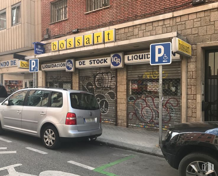 Local en venta en Calle Viriato, 38, Chamberí, Madrid, 28010 con rueda, neumático, coche, edificio, luz de estacionamiento automotriz, vehículo terrestre, vehículo, propiedad, ventana y vehículo motorizado alrededor