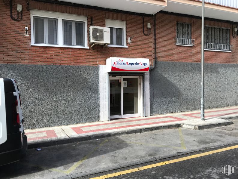 Local en venta en Calle Garcilaso, 41, Getafe, Madrid, 28904 con ventana, puerta, coche, edificio, superficie de la carretera, accesorio, asfalto, línea, pared y ladrillo alrededor