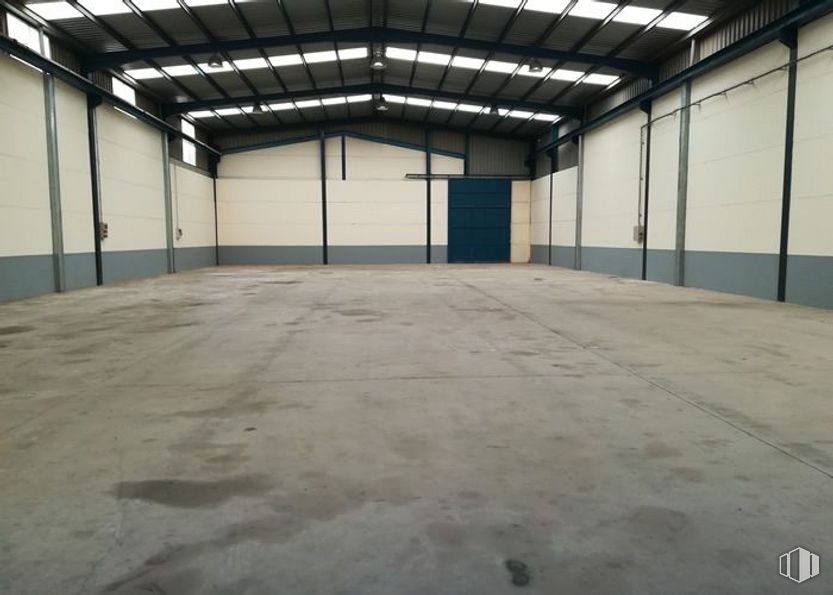 Industrial for sale at Polígono Industrial de Ocaña, Ocaña, Toledo, 45300 with door, building, hall, floor, wood, flooring, shade, parking, field house and asphalt around