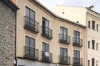 Oficina en alquiler en Calle Tomás Luís de Victoria, 10, Ávila, 05001 con coche, ventana, casa, edificio, rueda, neumático, vehículo terrestre, nube, cielo y vehículo alrededor