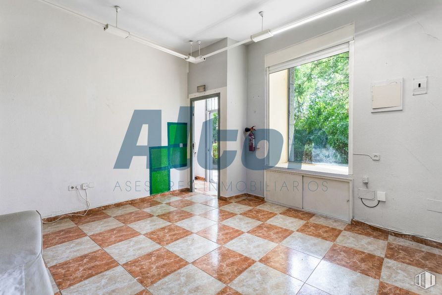 Local en venta en Paseo Pontones, Arganzuela, Madrid, 28005 con ebanistería, ventana, alumbrado, edificio, accesorio, suelo de baldosas, pintura, madera, interiorismo y suelos alrededor