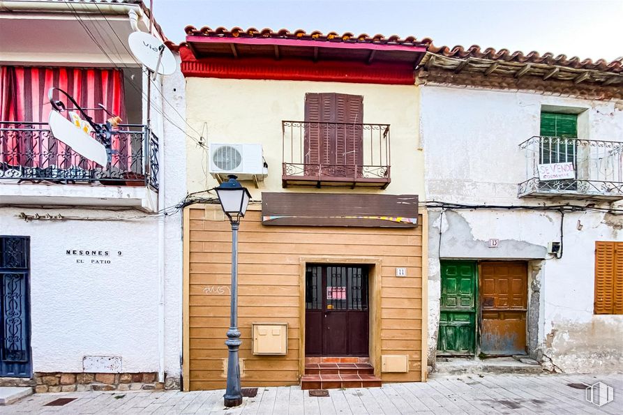 Retail for sale & for rent at Calle Mesones, 11, Robledo de Chavela, Madrid, 28294 with door, window, building, property, house, architecture, wood, fixture, neighbourhood and line around