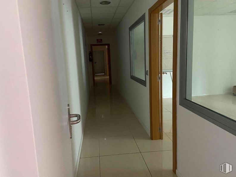 Industrial for sale & for rent at Zona Colmenar Viejo, Colmenar Viejo, Madrid, 28770 with door handle, building, door, fixture, wood, flooring, floor, house, handle and hall around