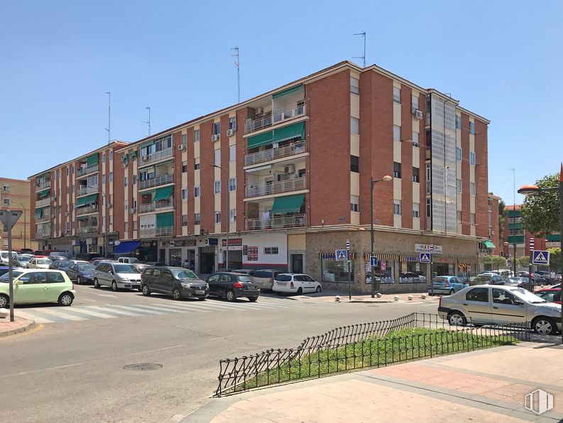 Local en venta en Calle Juan de Austria, 2, Parla, Madrid, 28980 con coche, edificio, rueda, cielo, vehículo terrestre, neumático, propiedad, ventana, vehículo y planta alrededor