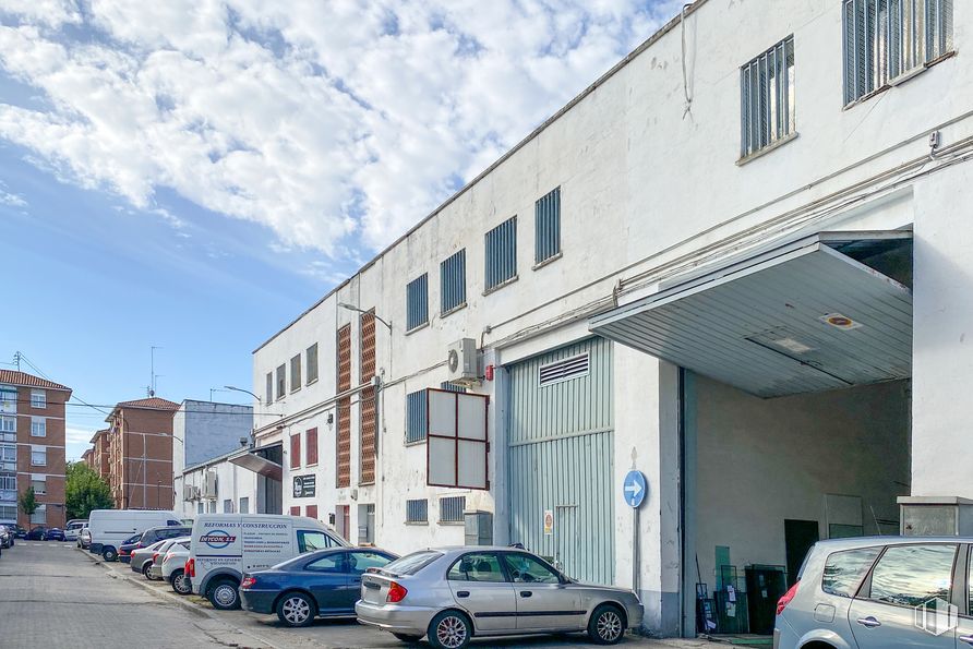 Nave en venta en Calle Madera, Torrejón de Ardoz, Madrid, 28850 con coche, edificio, ventana, vehículo terrestre, luz de estacionamiento, rueda, nube, vehículo, neumático y cielo alrededor