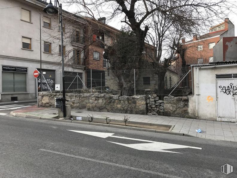 Suelo en venta en Calle Comercio, 15, Galapagar, Madrid, 28260 con edificio, ventana, árbol, superficie de la carretera, asfalto, cielo, planta, acera, pared y zona residencial alrededor