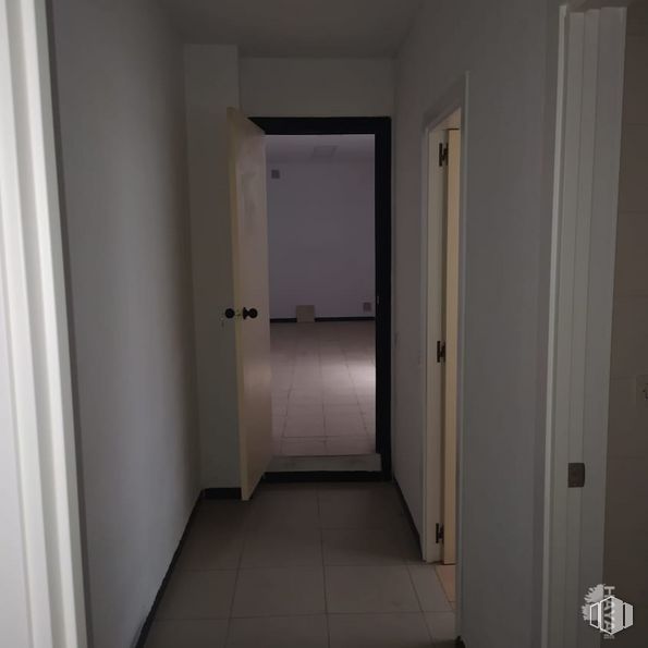 Local en venta en Calle Santa Alicia, Puente de Vallecas, Madrid, 28018 con puerta, edificio, accesorio, casa, asa, madera, piso, suelo, material compuesto y techo alrededor