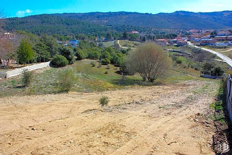 Land for sale at Calle Concepción, Robledo de Chavela, Madrid, 28294 with plant, sky, plant community, ecoregion, tree, slope, natural landscape, land lot, highland and vegetation around