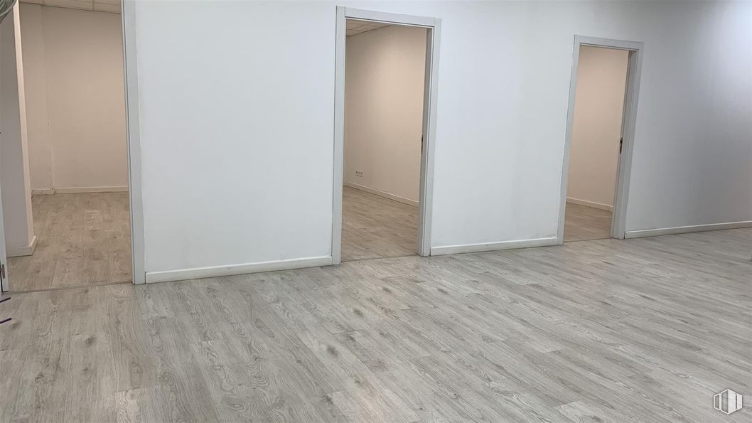 Local en alquiler en Paseo Conde de Sepulveda, 24, Segovia, 40006 con puerta, suelo, suelos, madera, suelos de madera, suelo laminado, interiorismo, apartamento, material compuesto y habitación alrededor