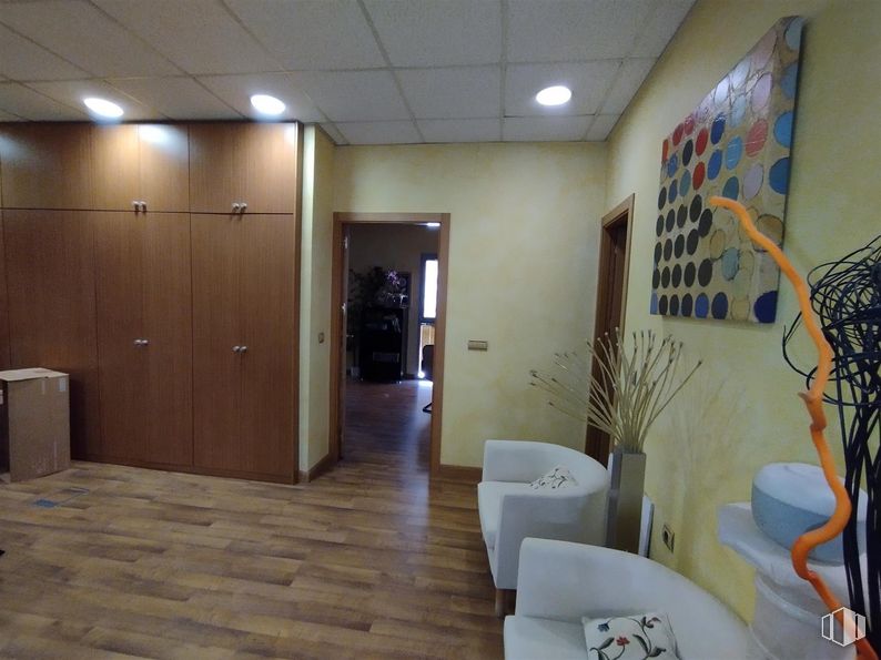 Oficina en venta en Zona Plaza Mayor, Leganés, Madrid, 28911 con silla, mueble, edificio, casa, ebanistería, madera, puerta, suelo, planta de interior y suelos alrededor