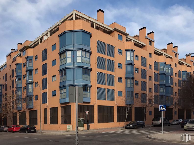 Retail for sale & for rent at Carretera Barrio de la Fortuna, 8, La Latina, Madrid, 28044 with building, cloud, sky, car, window, street light, architecture, tower block, urban design and condominium around