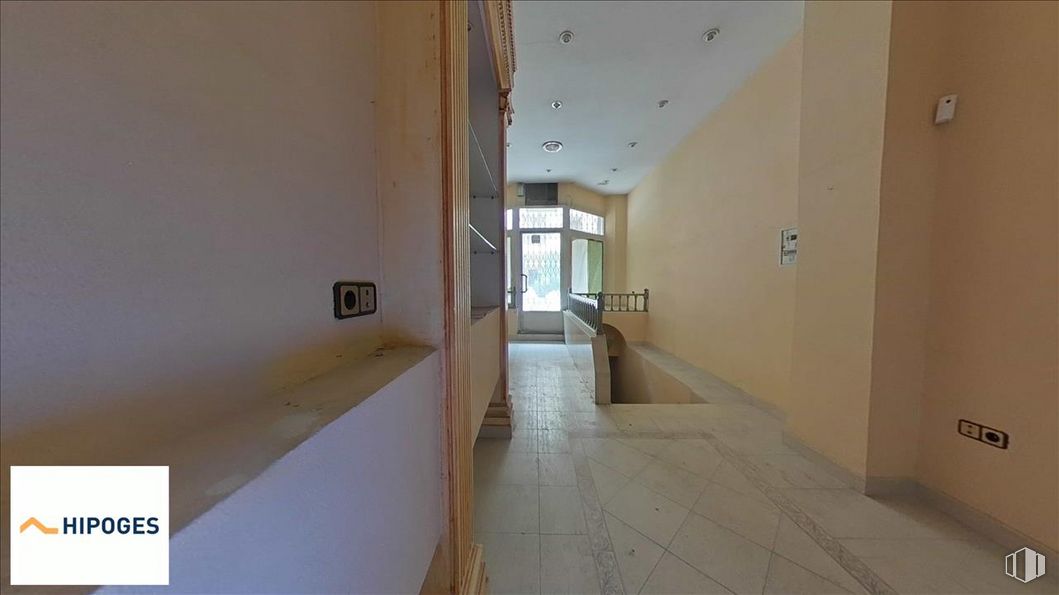 Local en venta en Travesía Colombia, Toledo, 45004 con accesorio, arquitectura, suelo, suelos, pared, edificio, hall, madera, techo y espacio alrededor