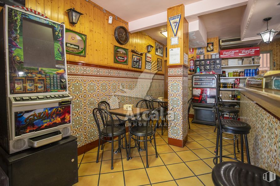 Retail for sale at Zona del Val, Alcalá de Henares, Madrid, 28804 with chair, kitchen & dining room table, table, property, furniture, shelf, interior design, shelving, flooring and room around