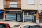 Retail for rent at Calle Nuestra Señora de Sonsoles, Ávila, 05002 with car, window, building, vehicle, motor vehicle, fixture, automotive exterior, automotive design, automotive lighting and shade around