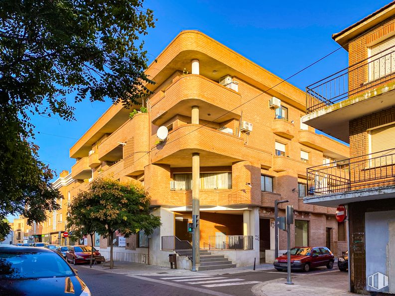 Local en alquiler en Calle Sacedón, Azuqueca de Henares, Guadalajara, 19200 con coche, ventana, casa, edificio, cielo, propiedad, vehículo, azul, árbol y diseño urbano alrededor