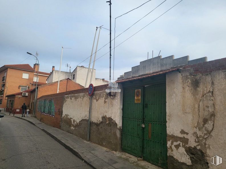 Land for sale at Zona centro, Mejorada del Campo, Madrid, 28840 with door, building, sky, cloud, house, window, residential area, slope, facade and electricity around