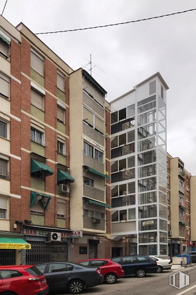 Local en venta en Travesía Poeta Blas de Otero, 5, Ciudad Lineal, Madrid, 28017 con coche, edificio, neumático, rueda, nube, cielo, vehículo, ventana, luz de la calle y diseño urbano alrededor