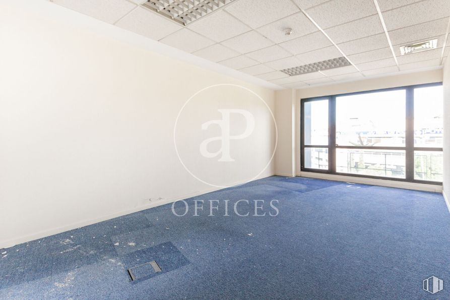 Oficina en alquiler en Zona Ensanche, Alcobendas, Madrid, 28100 con ventana, edificio, interiorismo, madera, accesorio, suelo, suelos, techo, sombra y hall alrededor