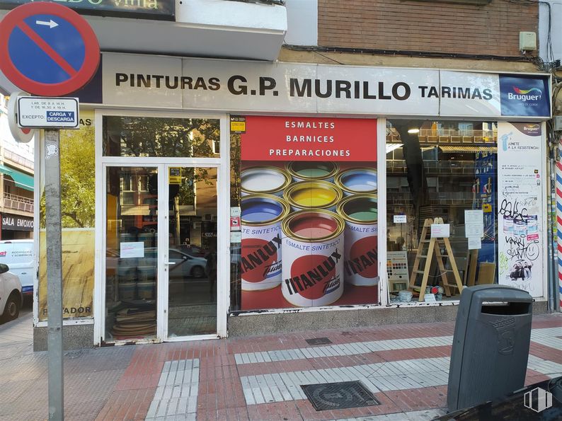 Retail for rent at Calle Alcalá, 426, San Blas - Canillejas, Madrid, 28037 with ladder, building, automotive tire, retail, facade, gas, waste container, font, automotive wheel system and door around